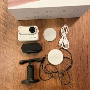 Insta360 GO 3 Camera （64GB)